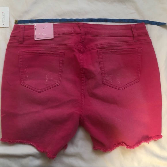 DESTRESSED DENIM SHORTS SIZE: 14 - Picture 2 of 4
